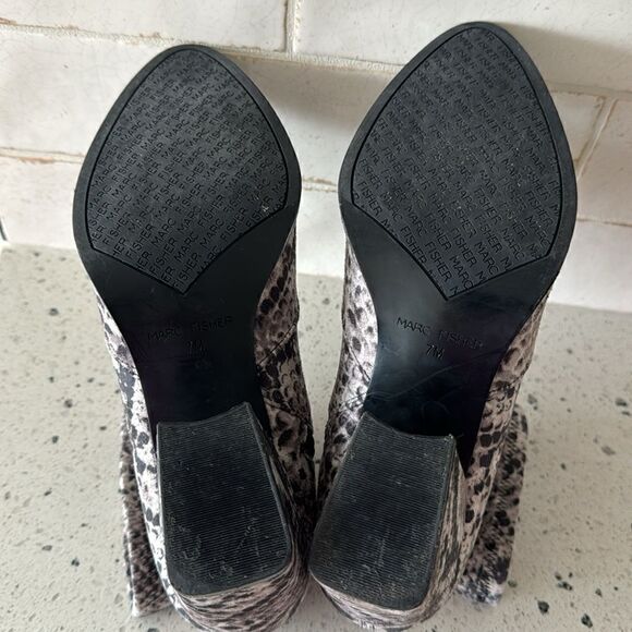 Marc Fisher Leave Women’s Textile Snake Print Ankle Boots Block Heel Zip Size 7M - Picture 8 of 12